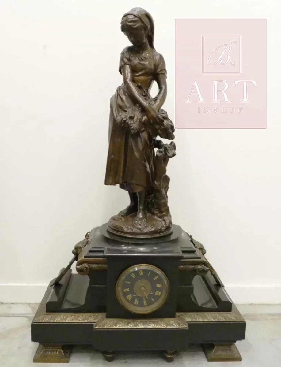 Sculpture en bronze:
Grande pendule en bronze et marbre noir signée Mathurin Moreau, fin 19eme siècle. Ht: 91cm.