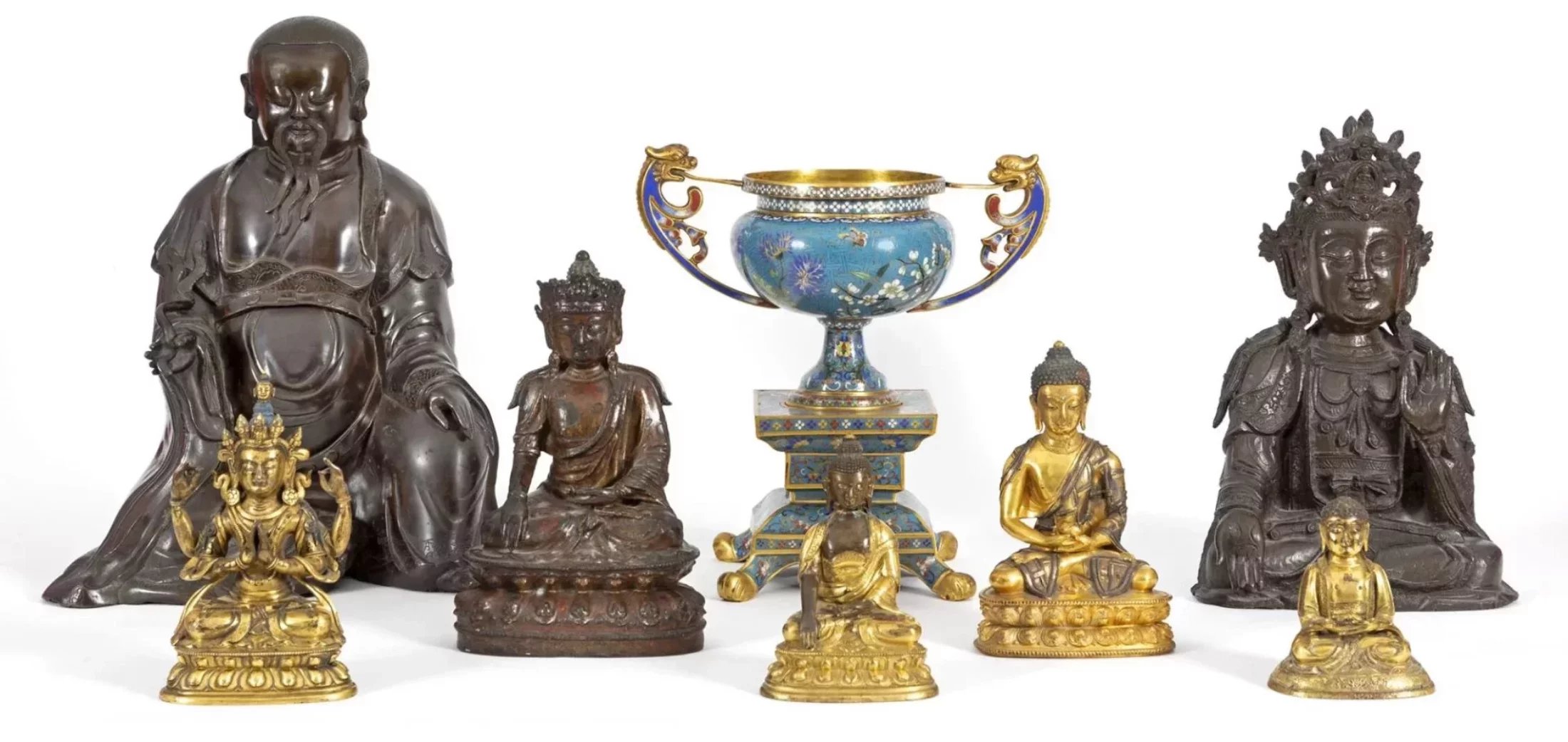 Ensemble de bronzes bouddhiques chinois et tibétains, dont un doré à la cire perdue, et coupe cloisonnée