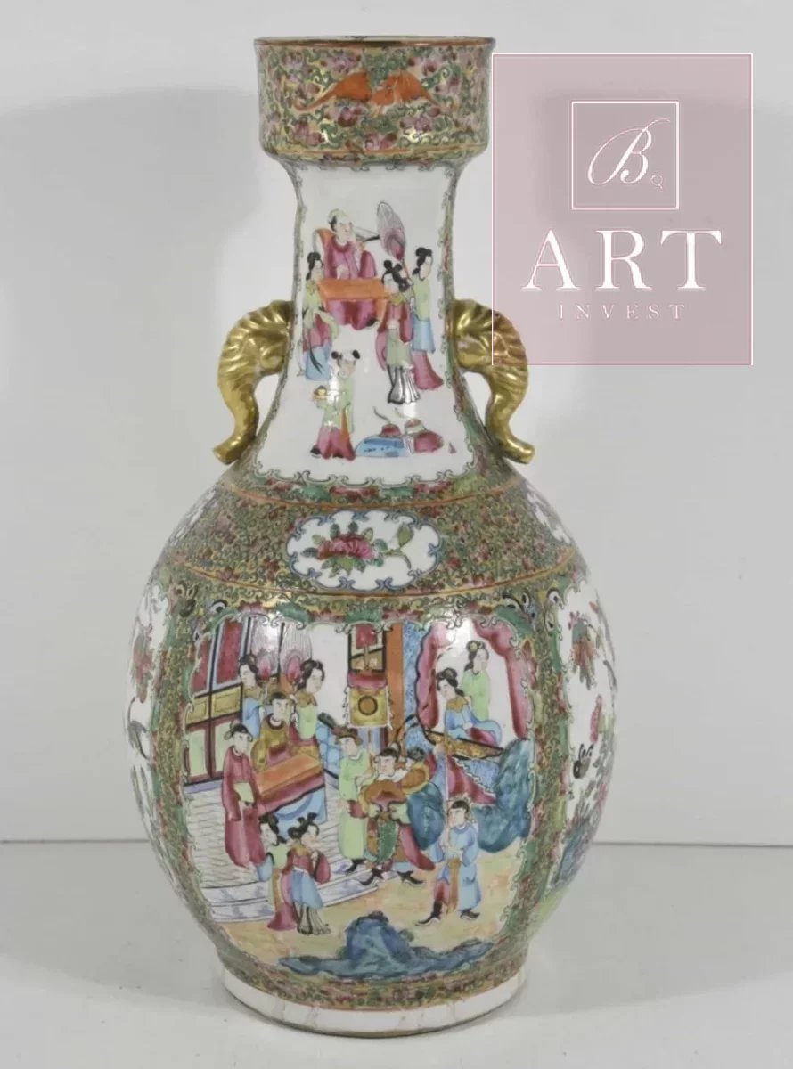Vase Chinois.
Vase en porcelaine de chine 19eme, Canton. Ht: 45cm.