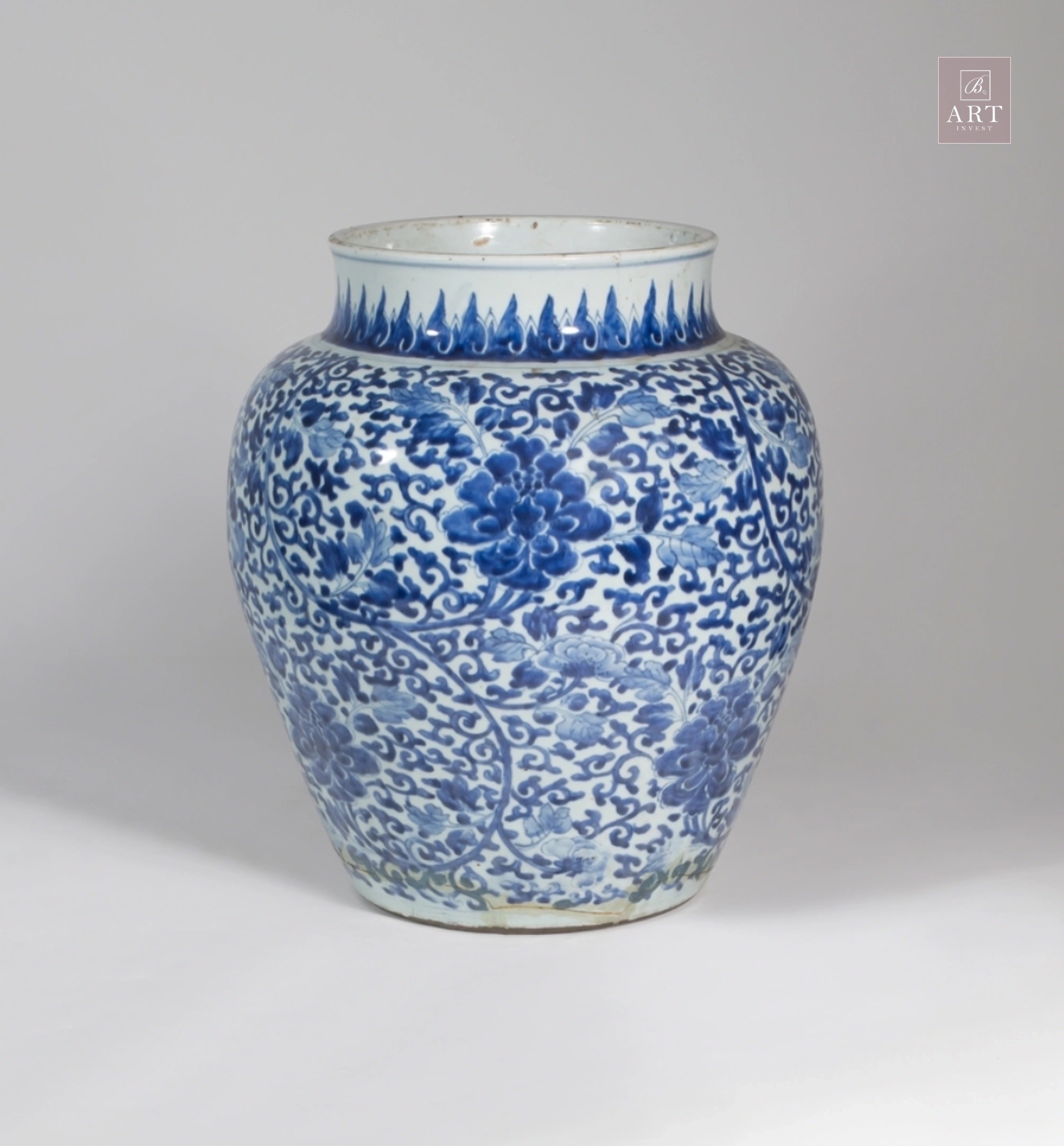 Potiche en porcelaine de Chine à décor de lotus en émaux bleu-blanc, époque Kangxi