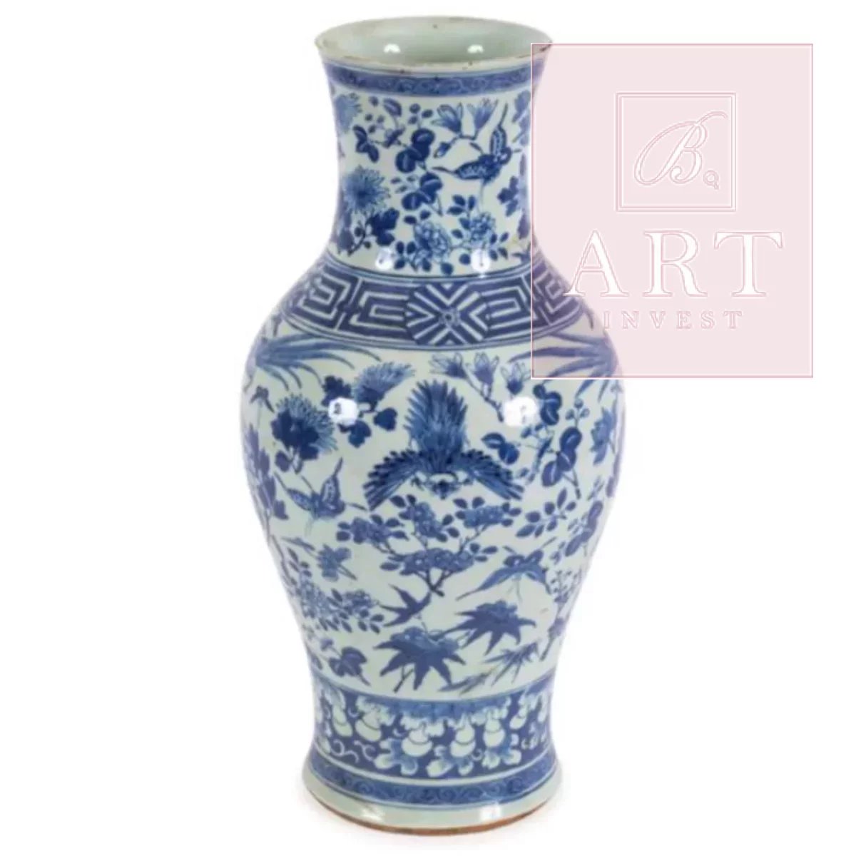 Vase en porcelaine de chine à décor en émaux bleu/blanc, Chine 19eme siècle. H: 46cm.