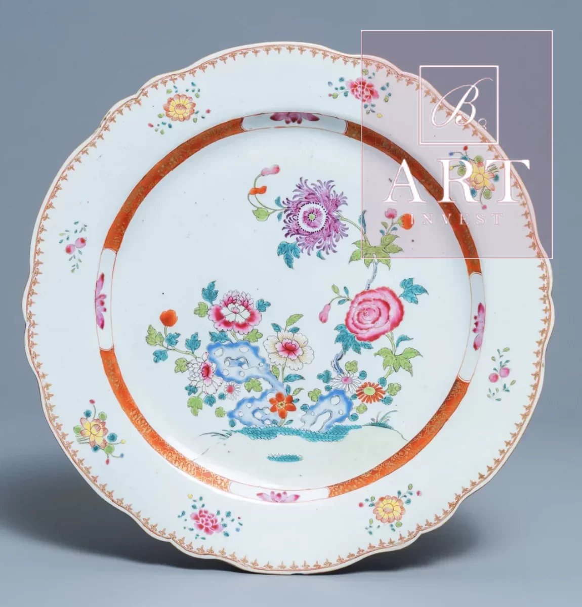 Un grand plat en porcelaine de chine 18ème siècle. 40cm.