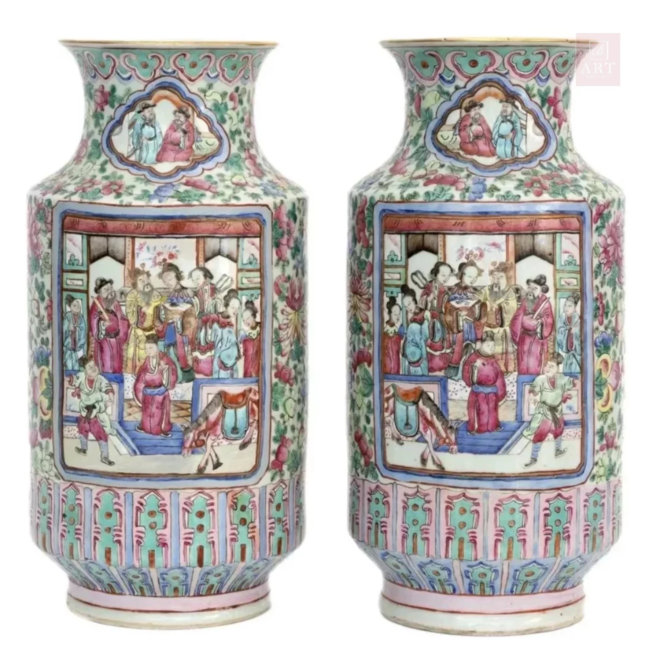Paire de vases en porcelaine de Canton 19eme a décor famille rose.