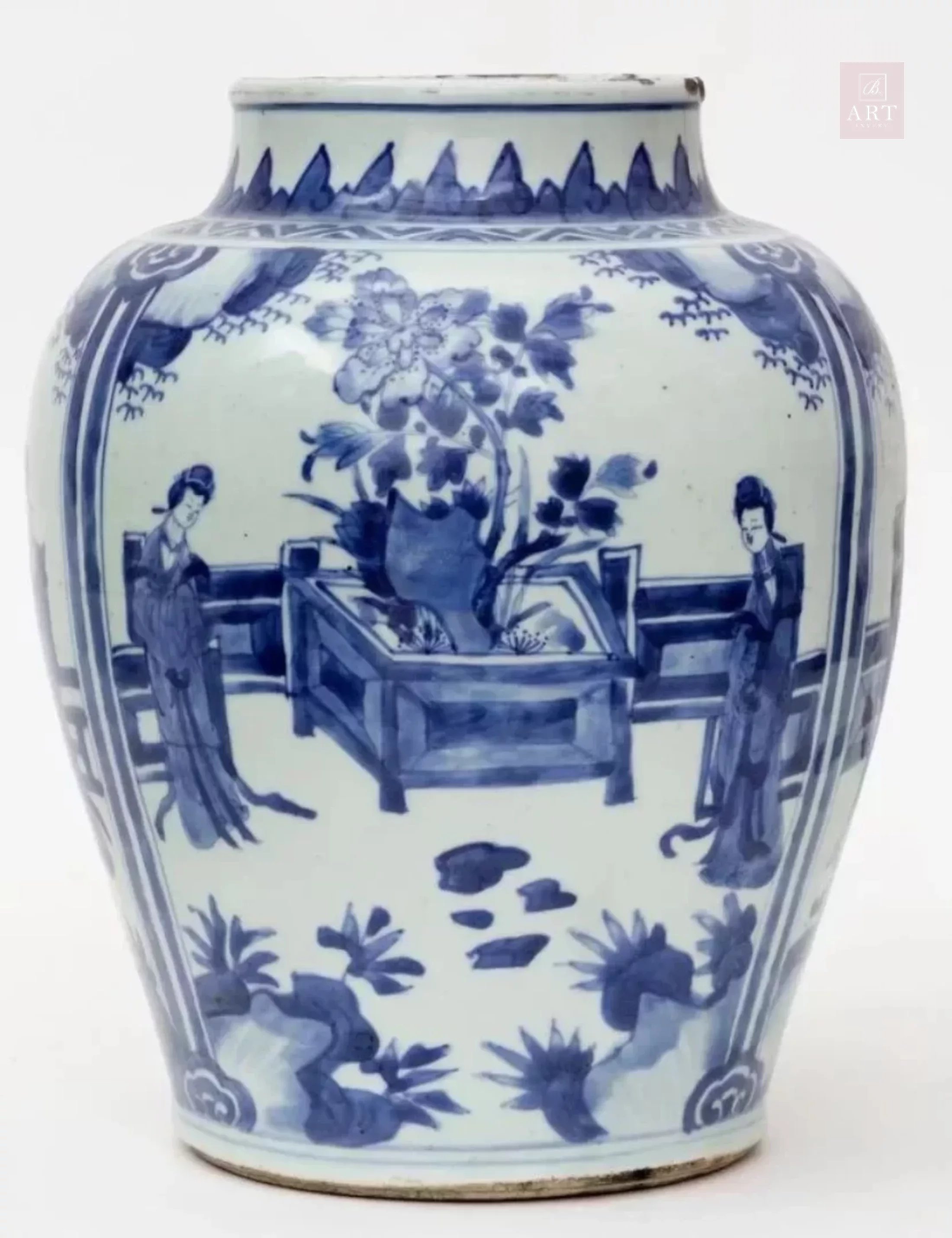 Vase en porcelaine de chine a décor en émaux bleu-blanc. Époque transition, XVIIe siècle.