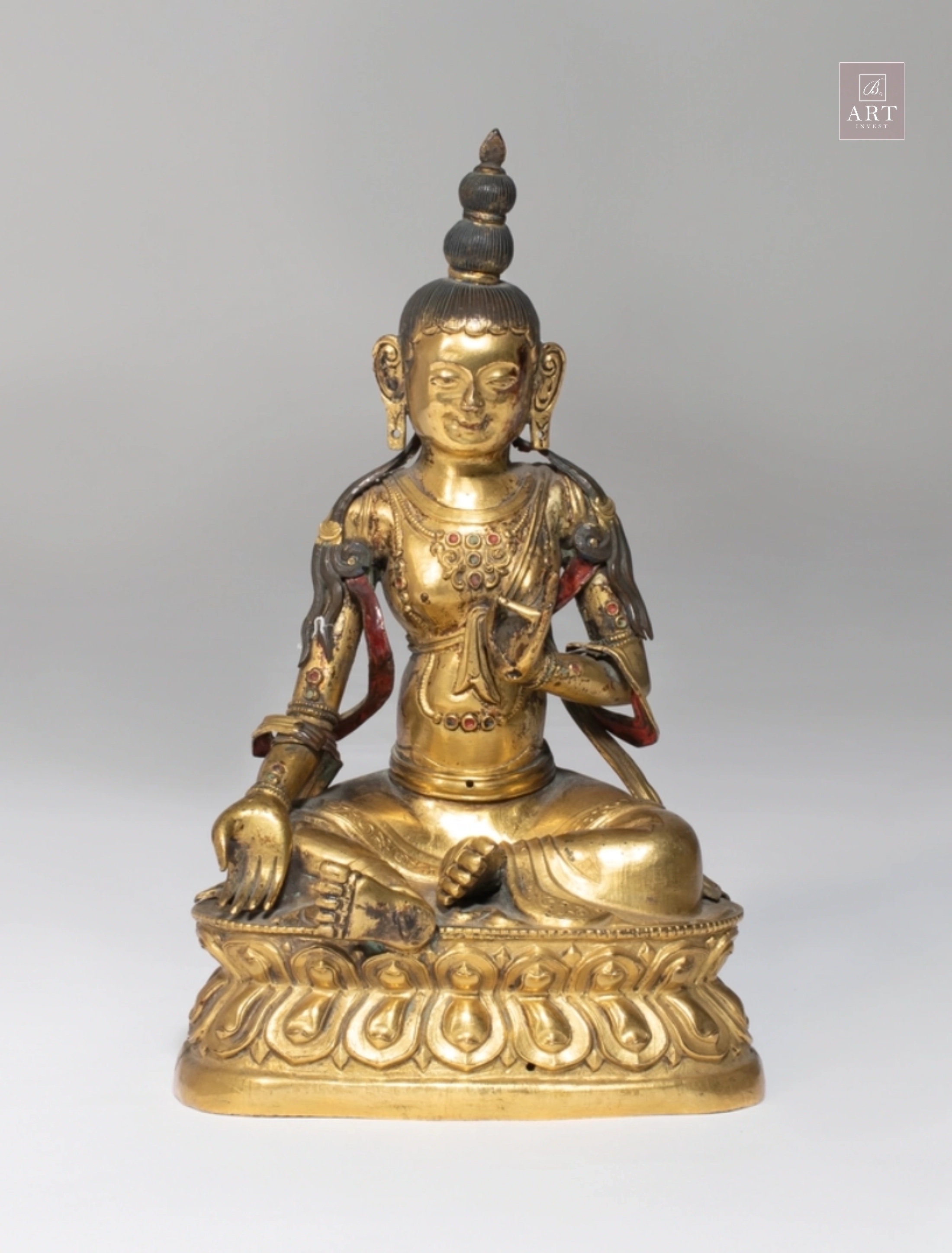 Divinité en métal doré repoussé, Chine 18ème siècle