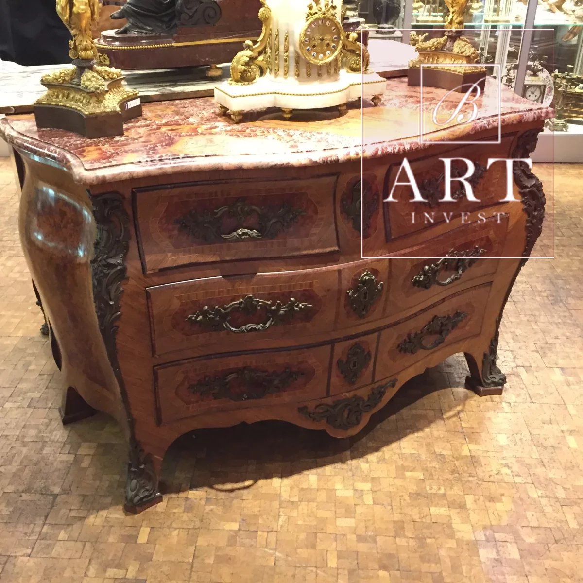 Massive Commode, Napoleon III period, Onyx on the top and gilded bronzes.