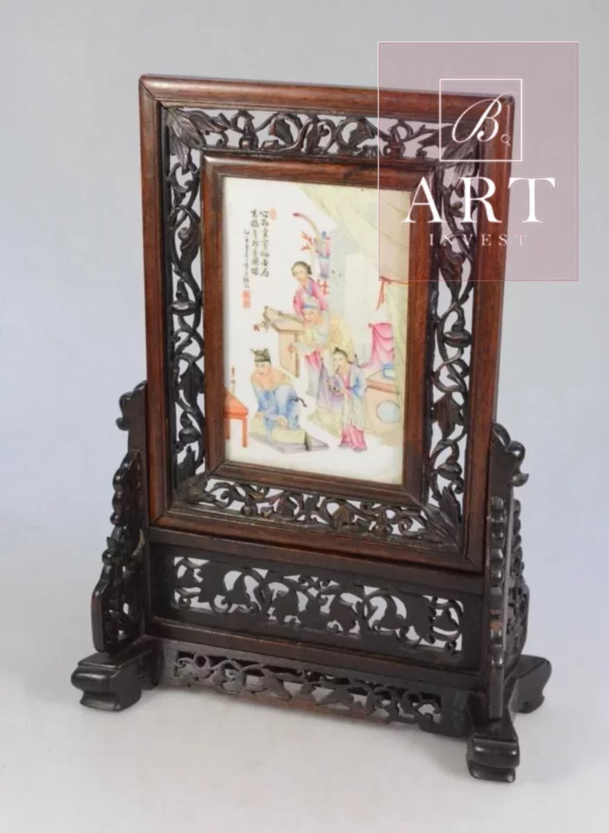 A 19th century chinese porcelain screentable.